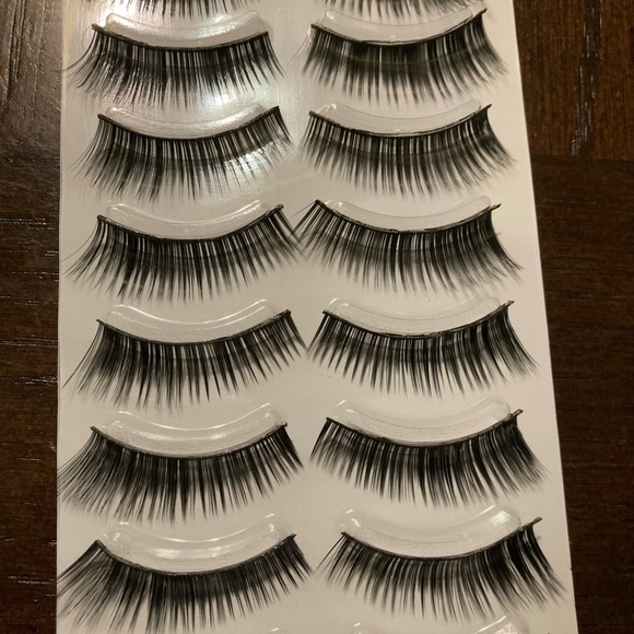 WLEEC Beauty False Eyelashes 70 Pairs Set - Picture 8 of 10